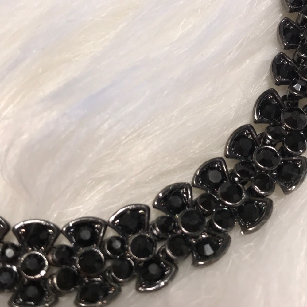 Jeweled flower chain necklace